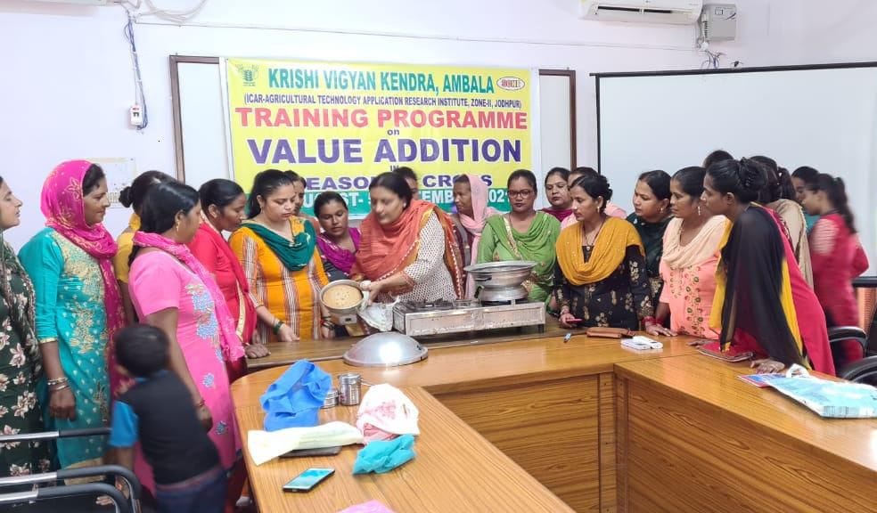 Rural women learned to make delicious dishes under the Amrit Mahotsav of Azadi