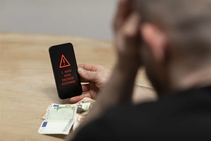 Delhi: कपडे़ उतारकर लड़की ने बनाया था बुजुर्ग का वीडियो, ब्लैकमेल कर ऐंठे रुपये; अब पुलिस ने एक आरोपी को दबोचा police arrested accused for extorting money through sextortion in delhi