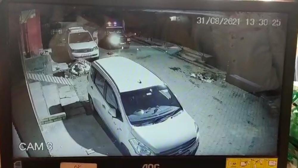 Unable to catch the vehicle thieves, the police swung into the vehicles