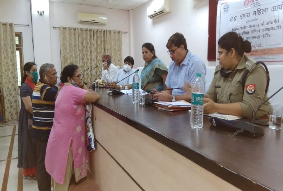 State Women's Commission member heard problems in Circuit House, reprimanded the police