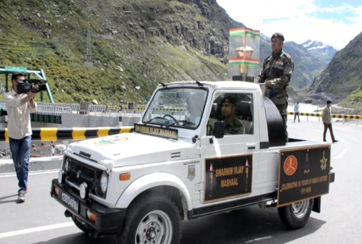 Vijay Mashaal yatra of Golden victory year on completion of 50 years of Indo-Pak war reacher manali himachal