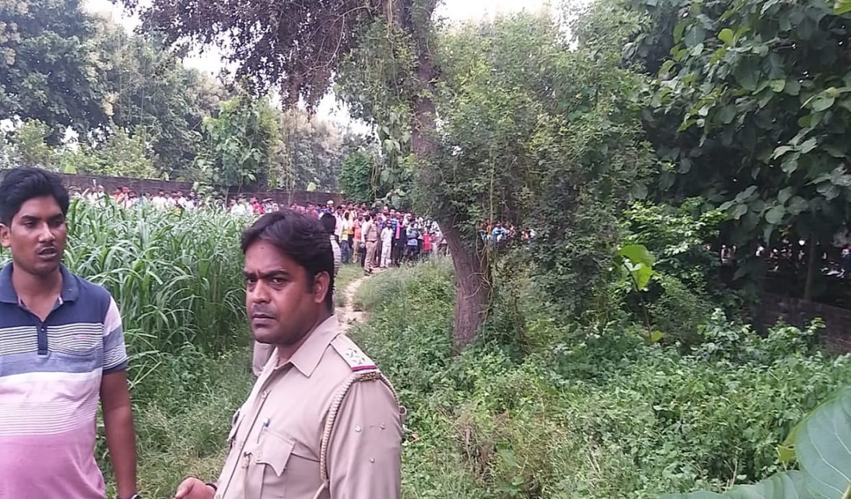 girl student Dead body thrown in bushes after murder who missing from home in varanasi police start investigation doubts of rape