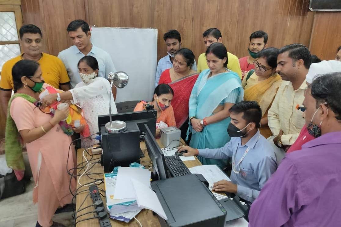 Aadhar card center open in Municipal Corporation