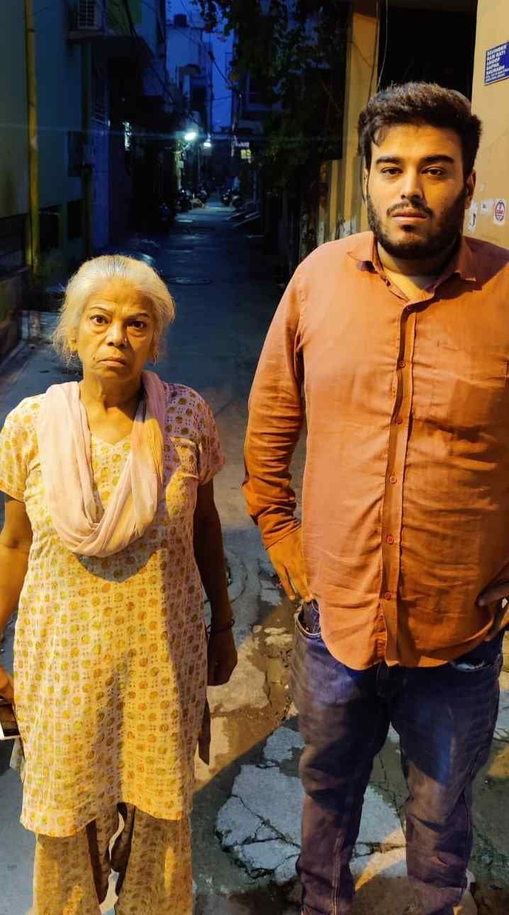 Snatched purse by giving lift to woman returning from former minister's house