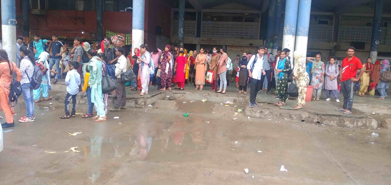 13 buses of rural routes closed due to non renewal of permit