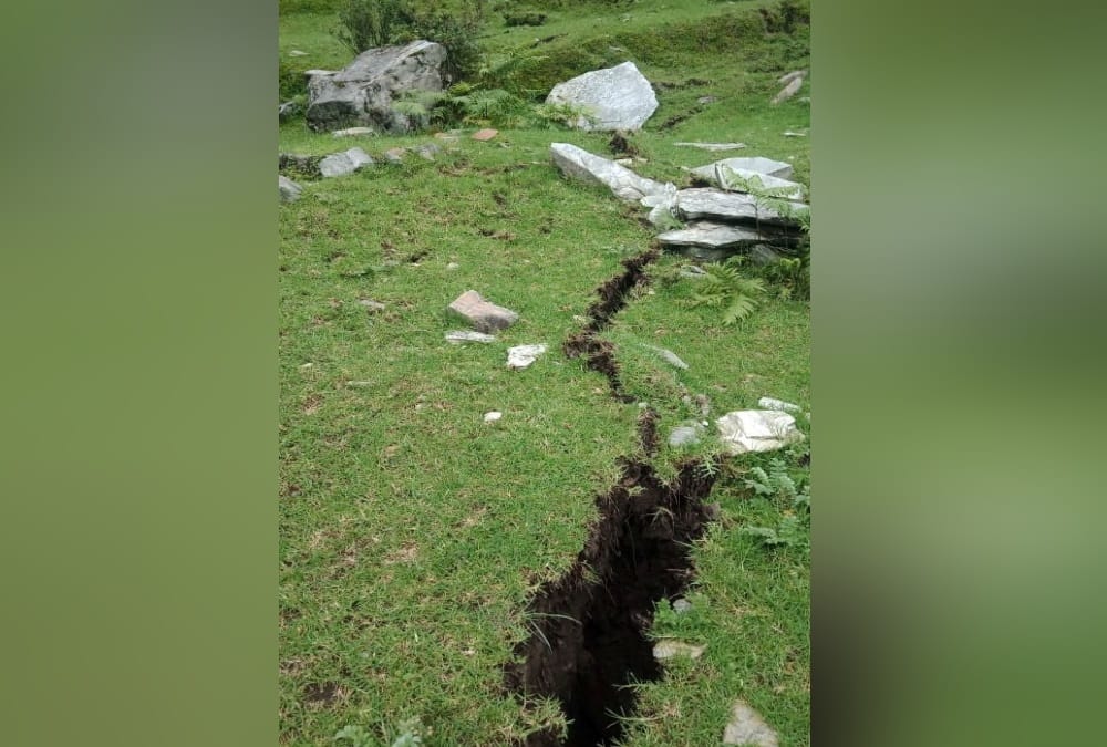 Uttarakhand weather latest news : Big Creaks in Munsiyari Village House and land after Heavy Rainfall photos