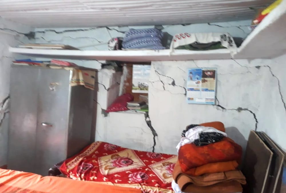 Uttarakhand weather latest news : Big Creaks in Munsiyari Village House and land after Heavy Rainfall photos