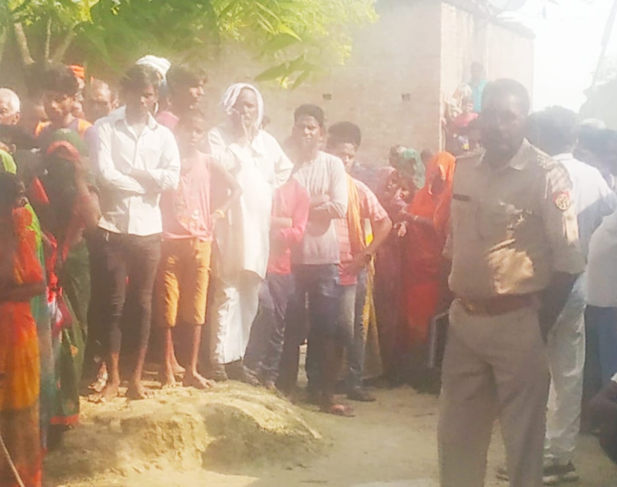 Mother commits suicide by hanging herself with son in Bhadohi police investigation accuse of murder