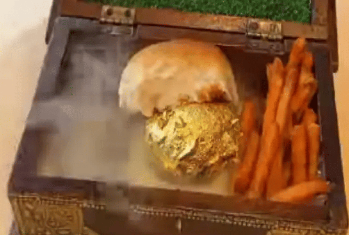 Dubai Restaurant launched a vada pav of 22 carat gold video viral on social media