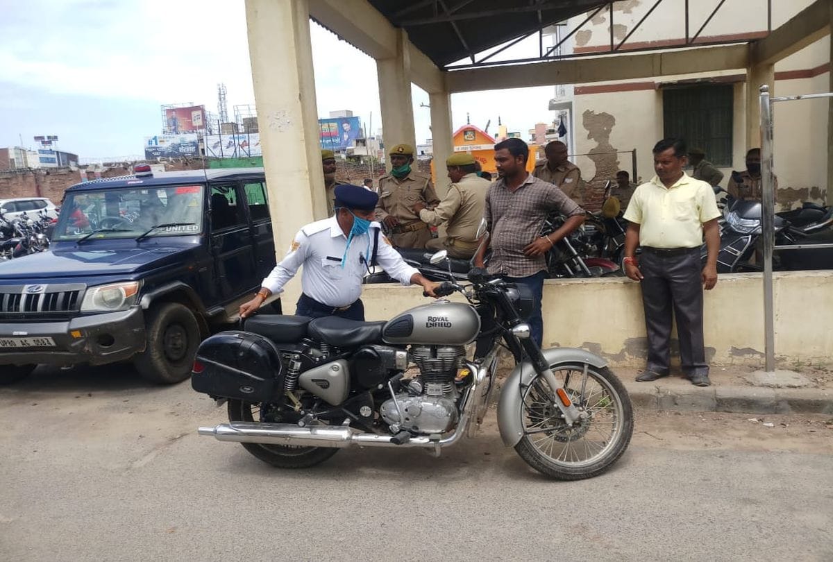 ssp agra muniraj g seized the bike of the inspector in agra
