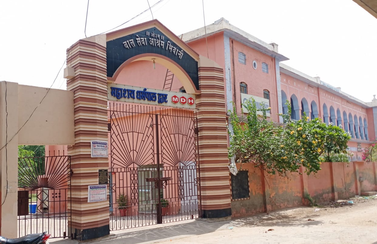 Girls started crying after coming out of Bal Seva Ashram, accusing warden of harassment
