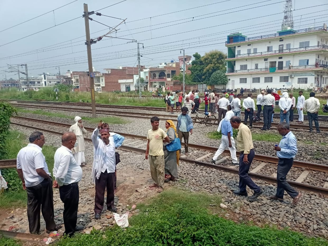 Advocate dies cut by train in Chandauli dead body of youth also found on railway track