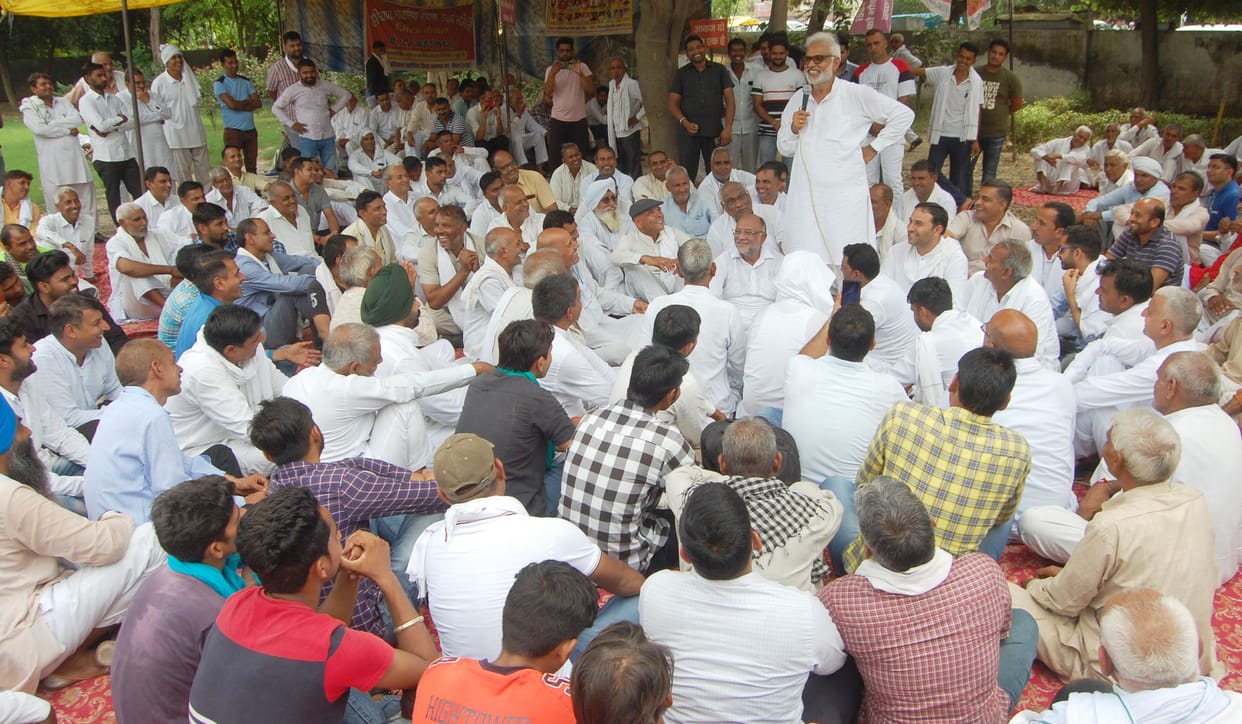 Demonstration of Congressmen against lathi charge on farmers