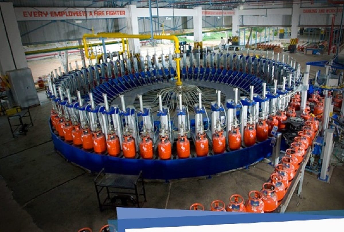 Hindustan petroleum LPG bottling plant will  set up in Sewapuri varanasi which is indias  first model block thousands of people will get employment