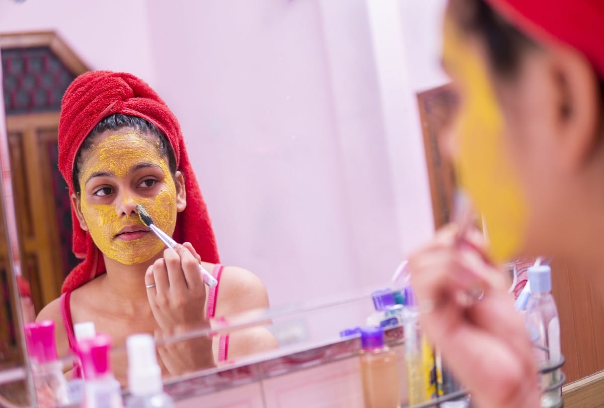 Beauty tips do not make these four mistakes even after applying turmeric on the skin it can cause damage