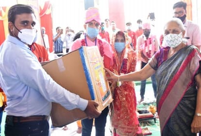 up governor anandiben patel visits to mainpuri
