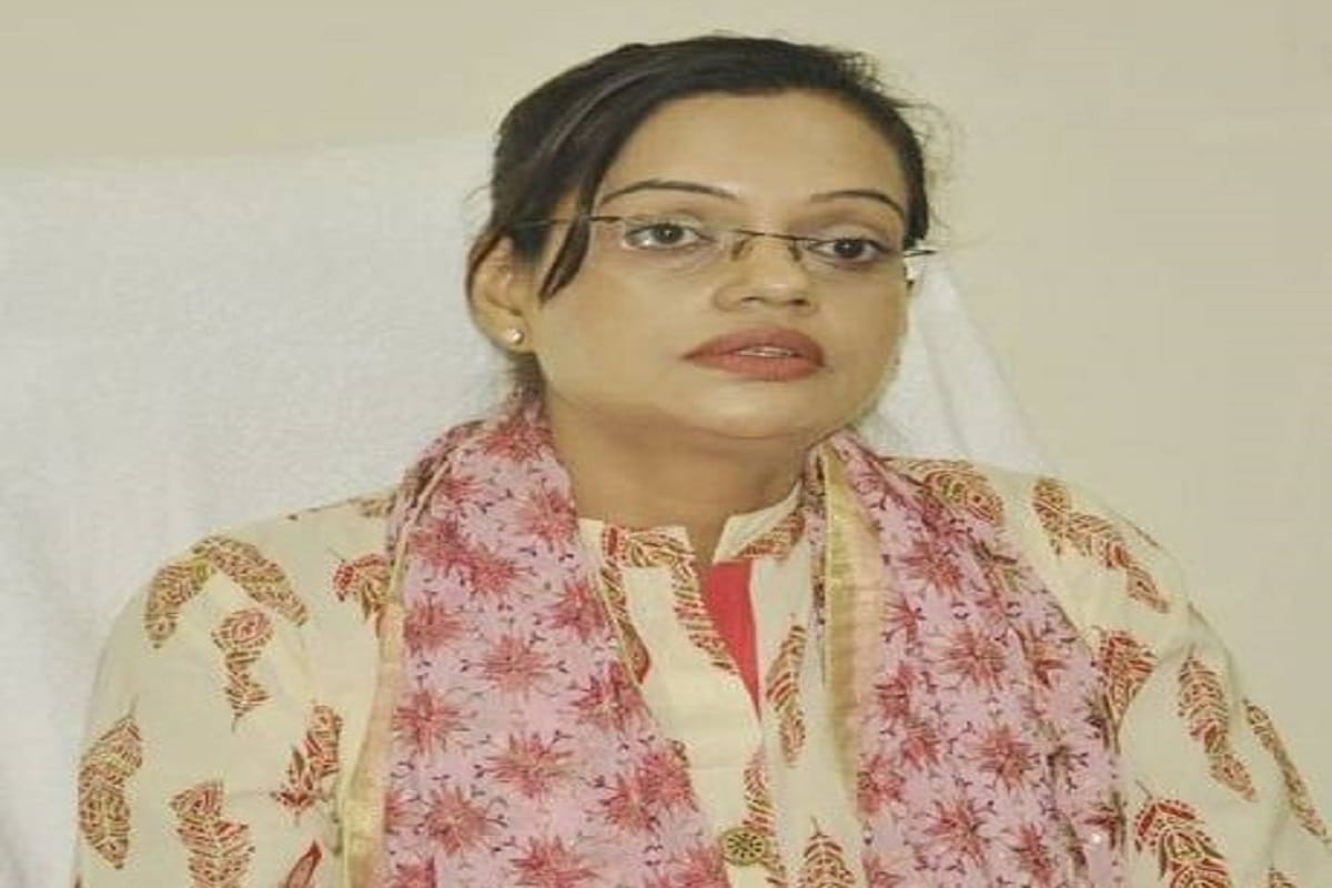 Woman entered Ballia DM residence posing as Aditi Singh action against careless security personnel