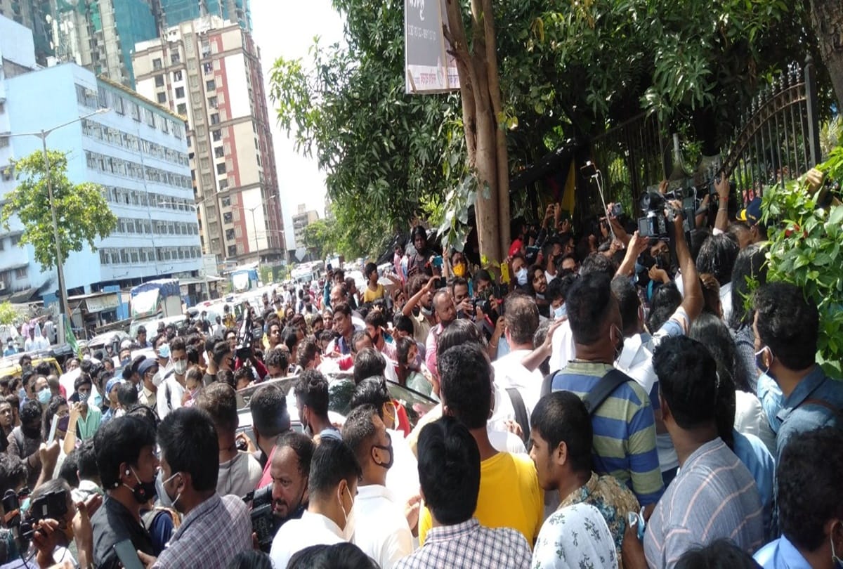 Sidharth Shukla funeral family friends and fans said final goodbye to the actor see photos