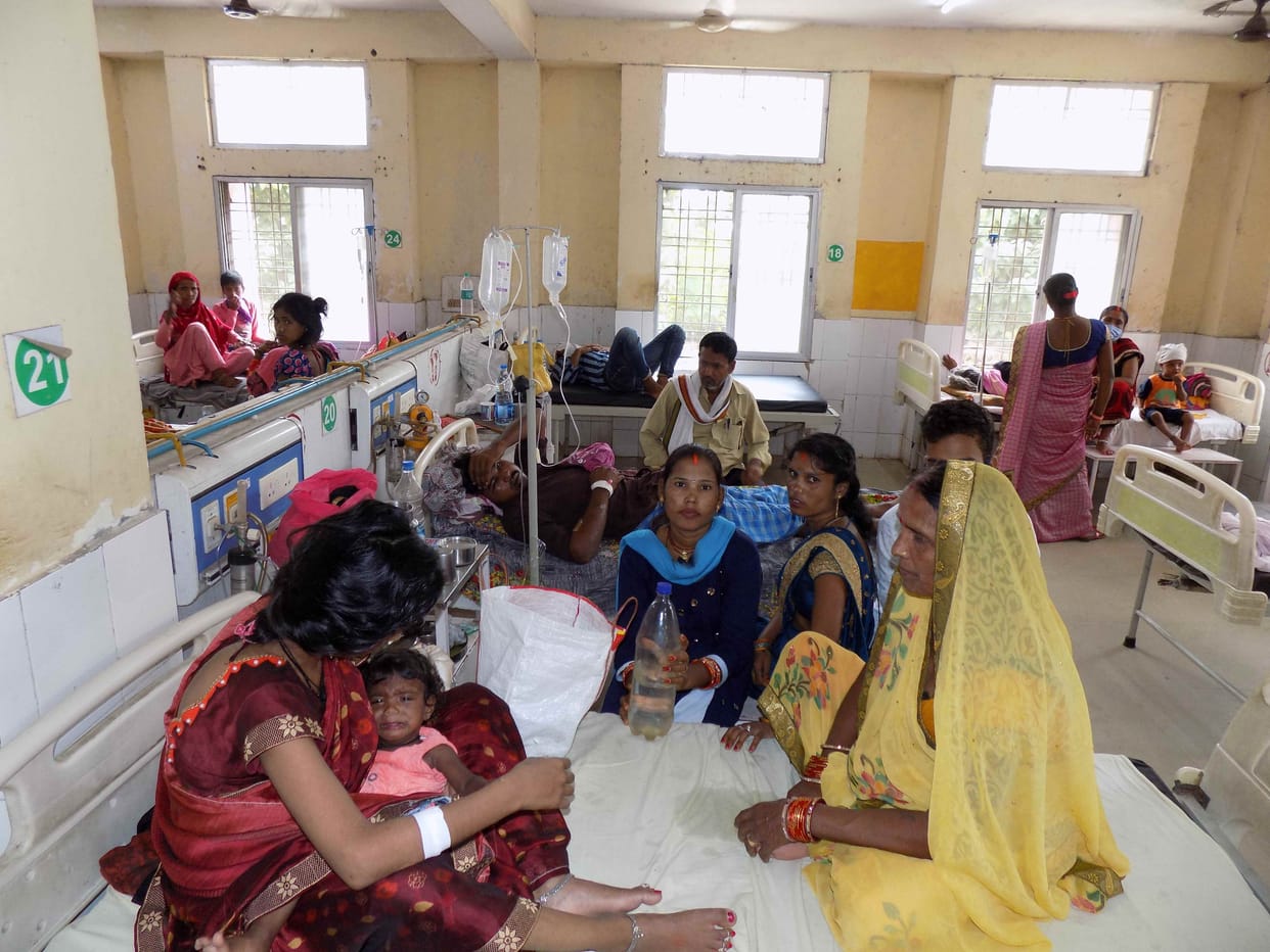 Viral fever patients increased, crowd gathered in district hospital