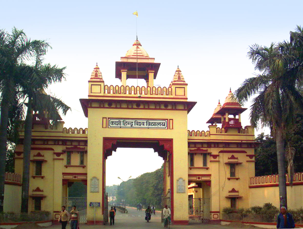 Fight between two groups of students in BHU brick and stone pelting also