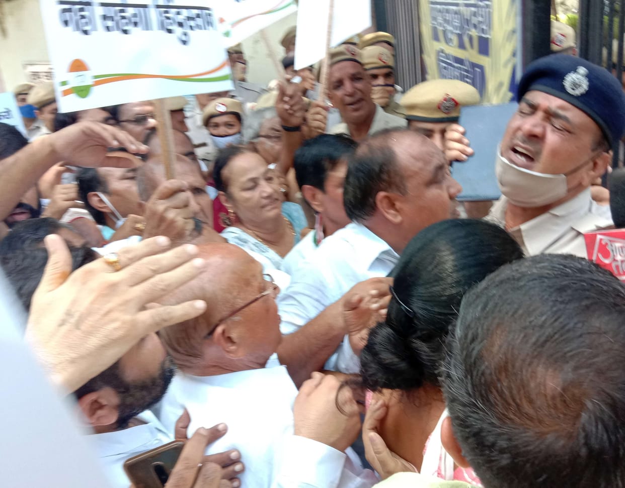 congressman on the road in protest against the lathi charge on farmers in karnal