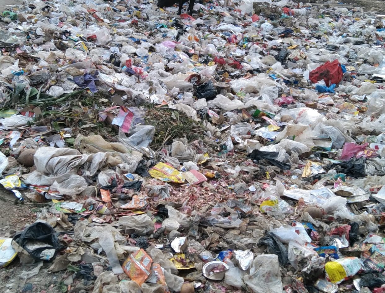 Action will be taken against hotel and marriage hall operators throwing garbage on the road