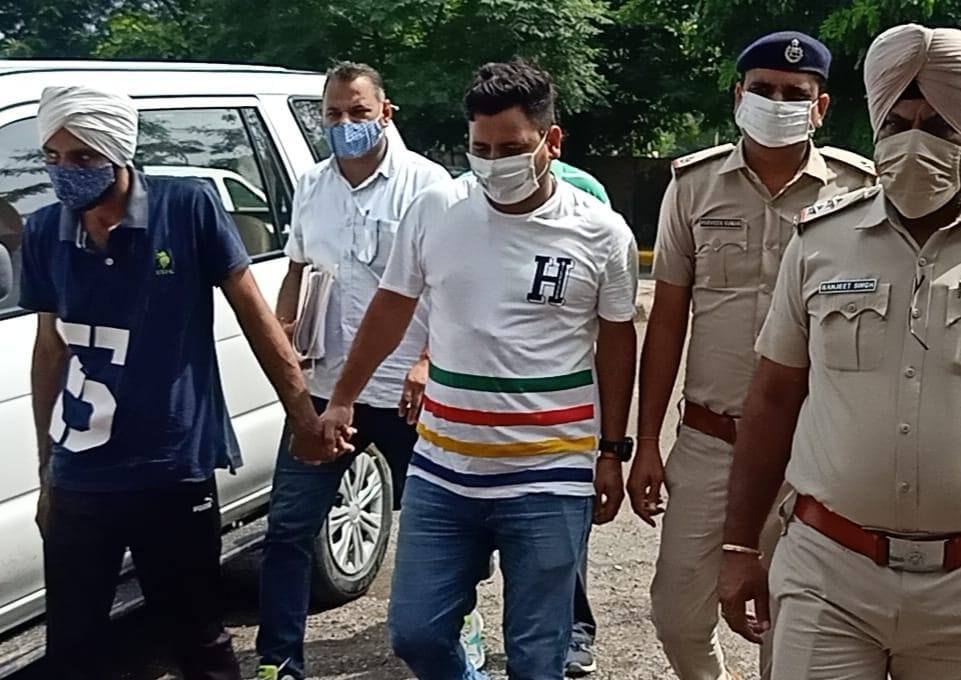 One accused of robbery arrested in money changer office, search for two