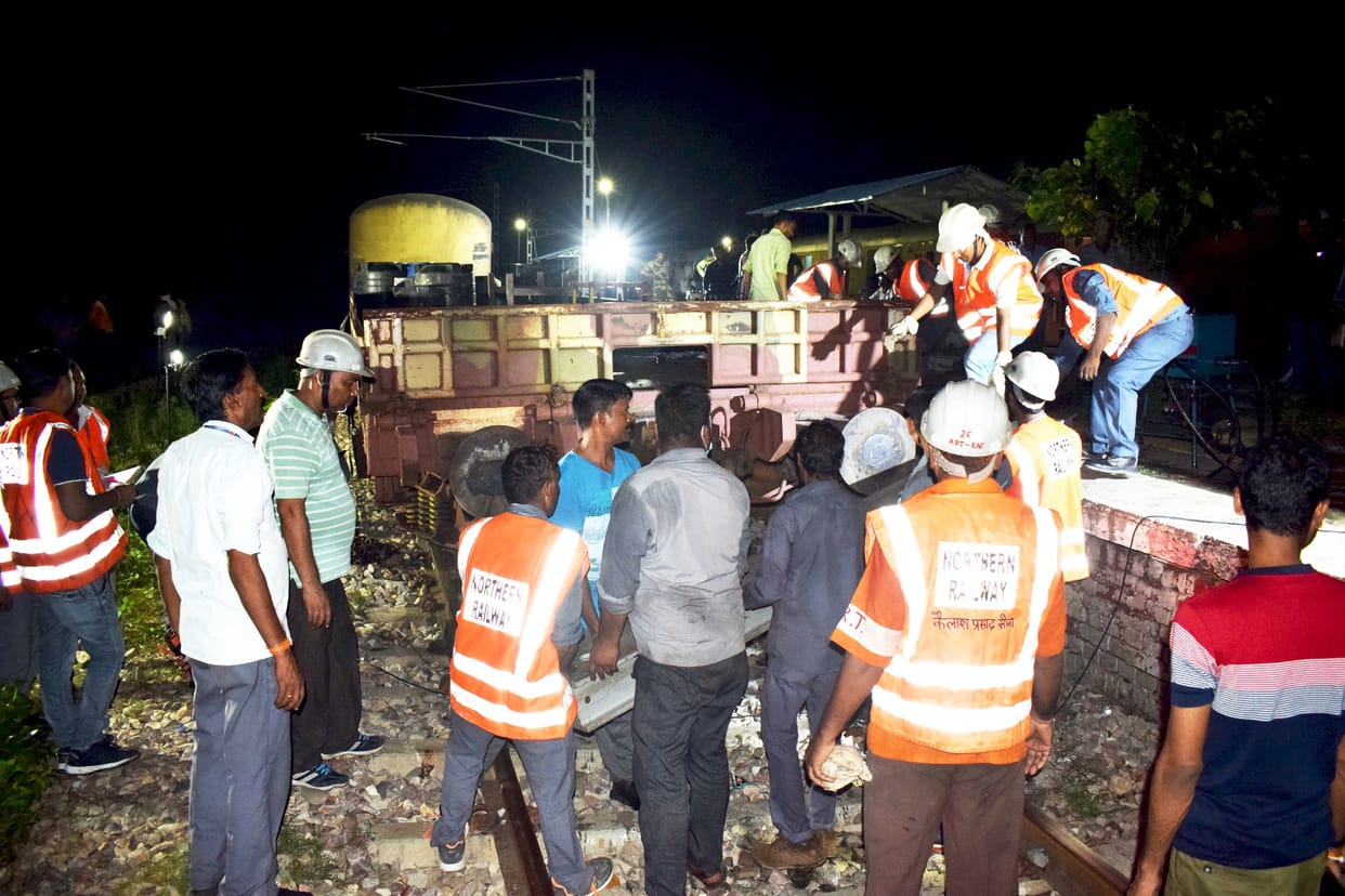 rail derail