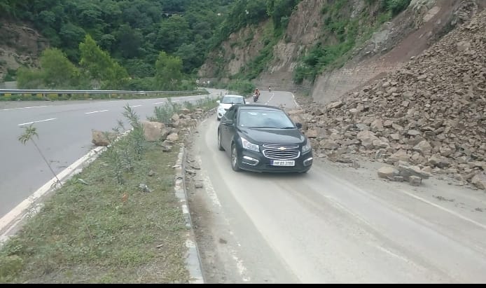 Land slide on Kalka-Shimla NH near Dharampur causing threat to people and drivers