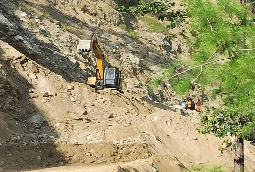 Uttarakhand weather latest news : Big Creaks in Munsiyari Village House and land after Heavy Rainfall photos