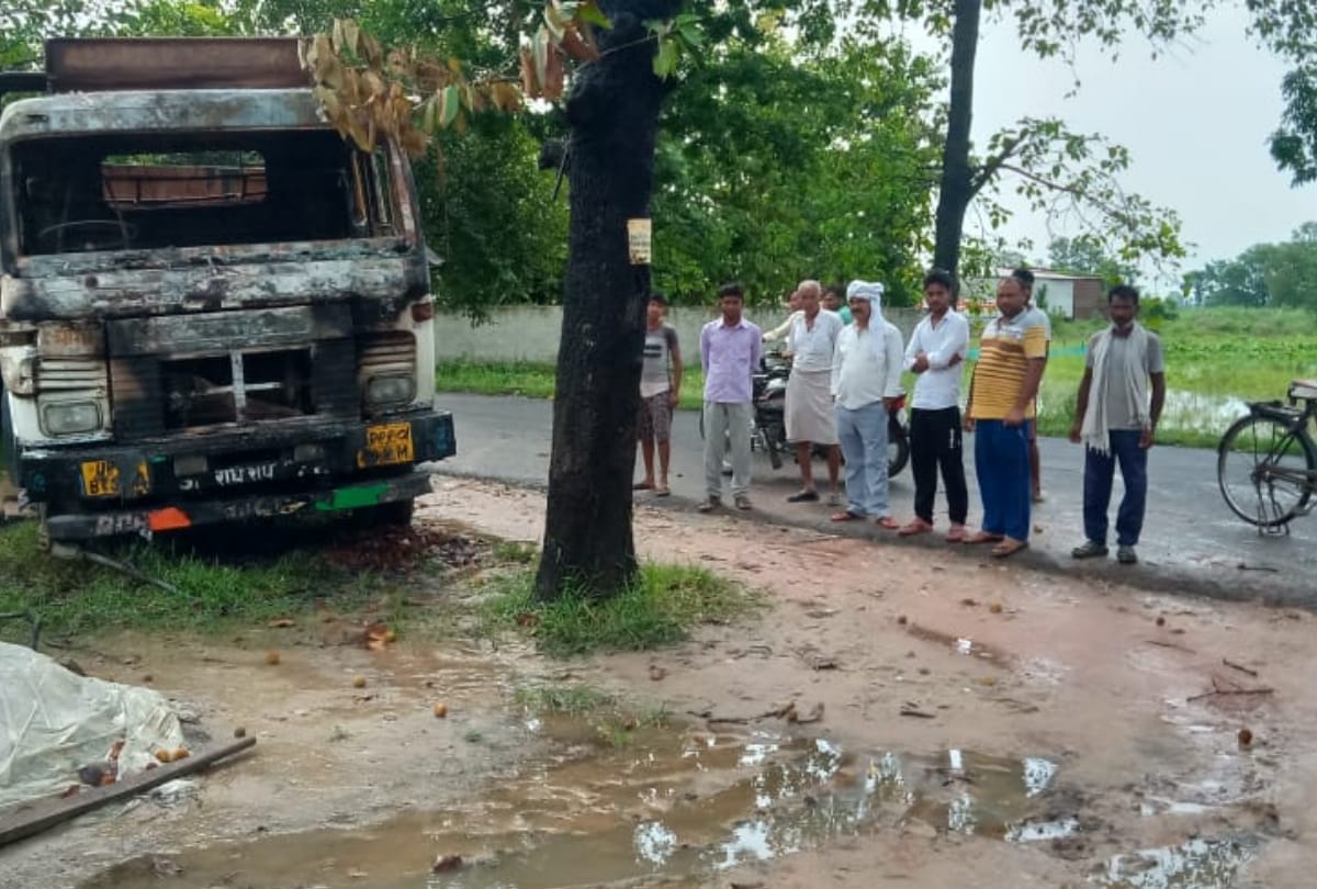 truck parked on road got burnt due to fire at kushinagar
