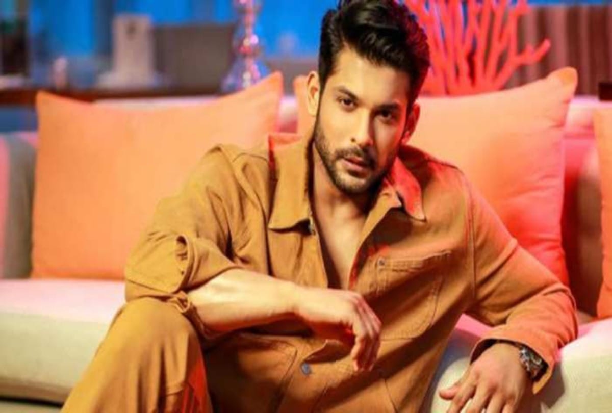 Sidharth Shukla Funeral: Family Friends And Fans Said Final Goodbye To Sidharth See Photos here