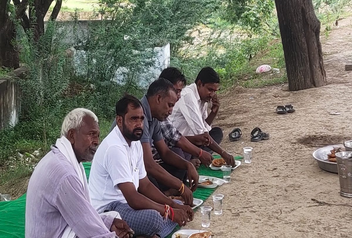 muslim pradhan organizing a mass bhandara for the devotees who visit chitrakoot dham kamtanath on amavasya