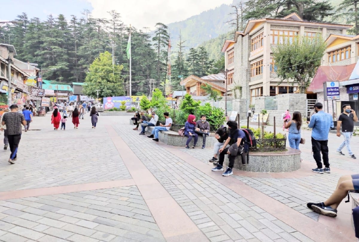 Tourists decreased in Manali himachal, locks  hanging in hotels, silence spread in Solanganala-Atal tunnel