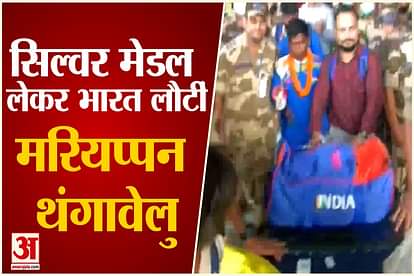 Mariyappan Thangavelu being welcomed at Delhi airport