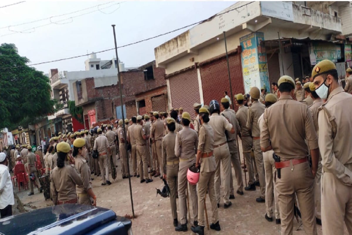 UP News: Police officers have launched a special campaign for crooks in Meerut