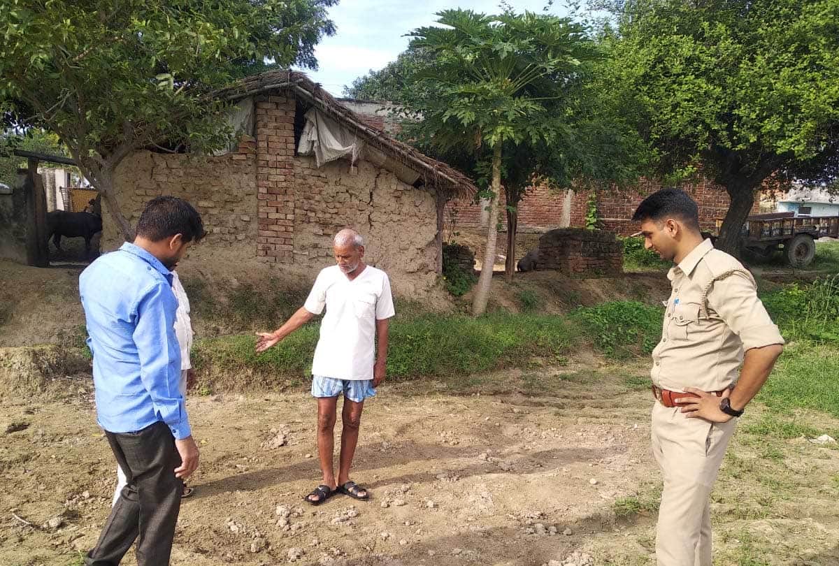 Treasure found in Auraiya! Gold coins came out while digging the field, date and procession written in Urdu