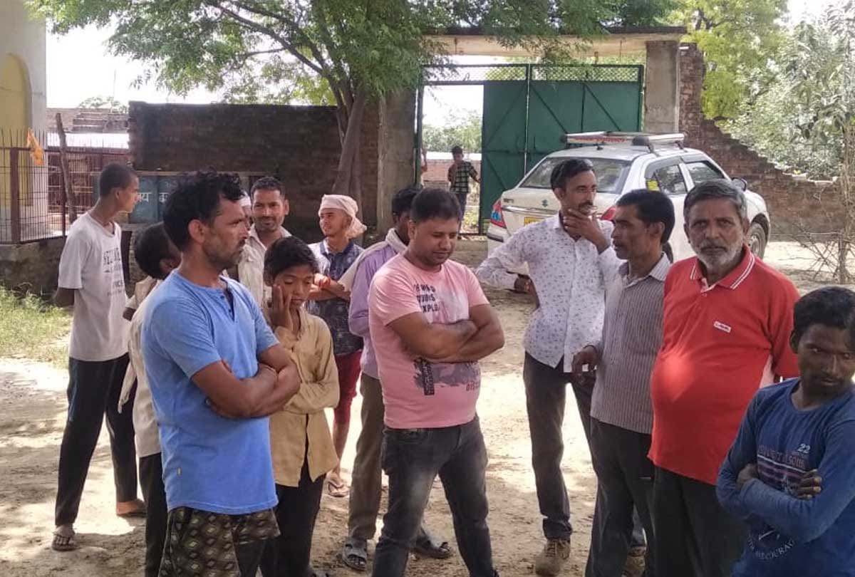 Treasure found in Auraiya! Gold coins came out while digging the field, date and procession written in Urdu