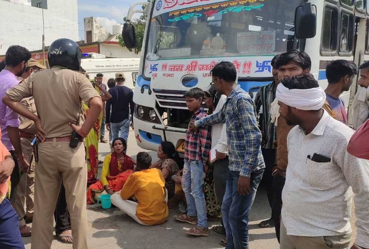 UP: horrific road accident in Auraiya, innocent ran after the father, bus crushed him