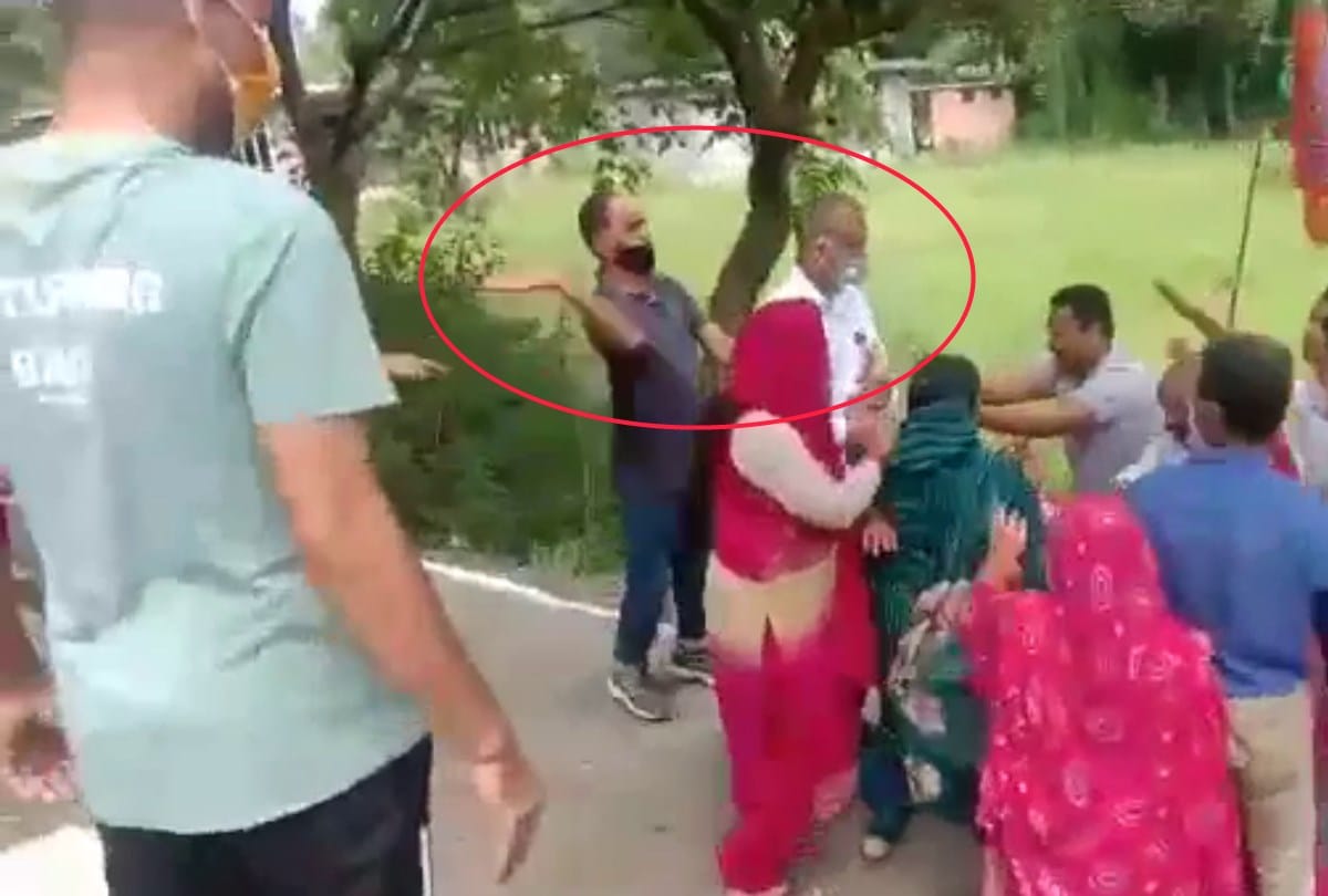 himachal kangra news: Man slapped  Former Congress MLA Jagjiwan Paul in kangra himachal pradesh