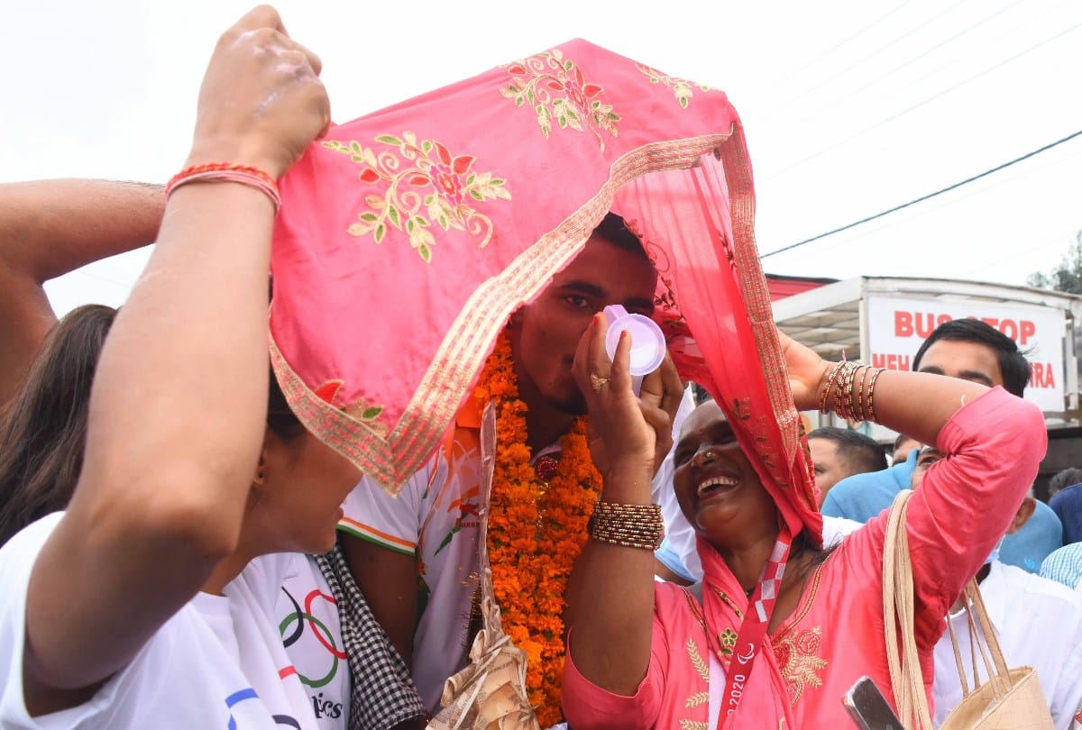 Tokyo paralympics 2020: silver medal winner Nishad kumar reached home in una amb himachal pradesh