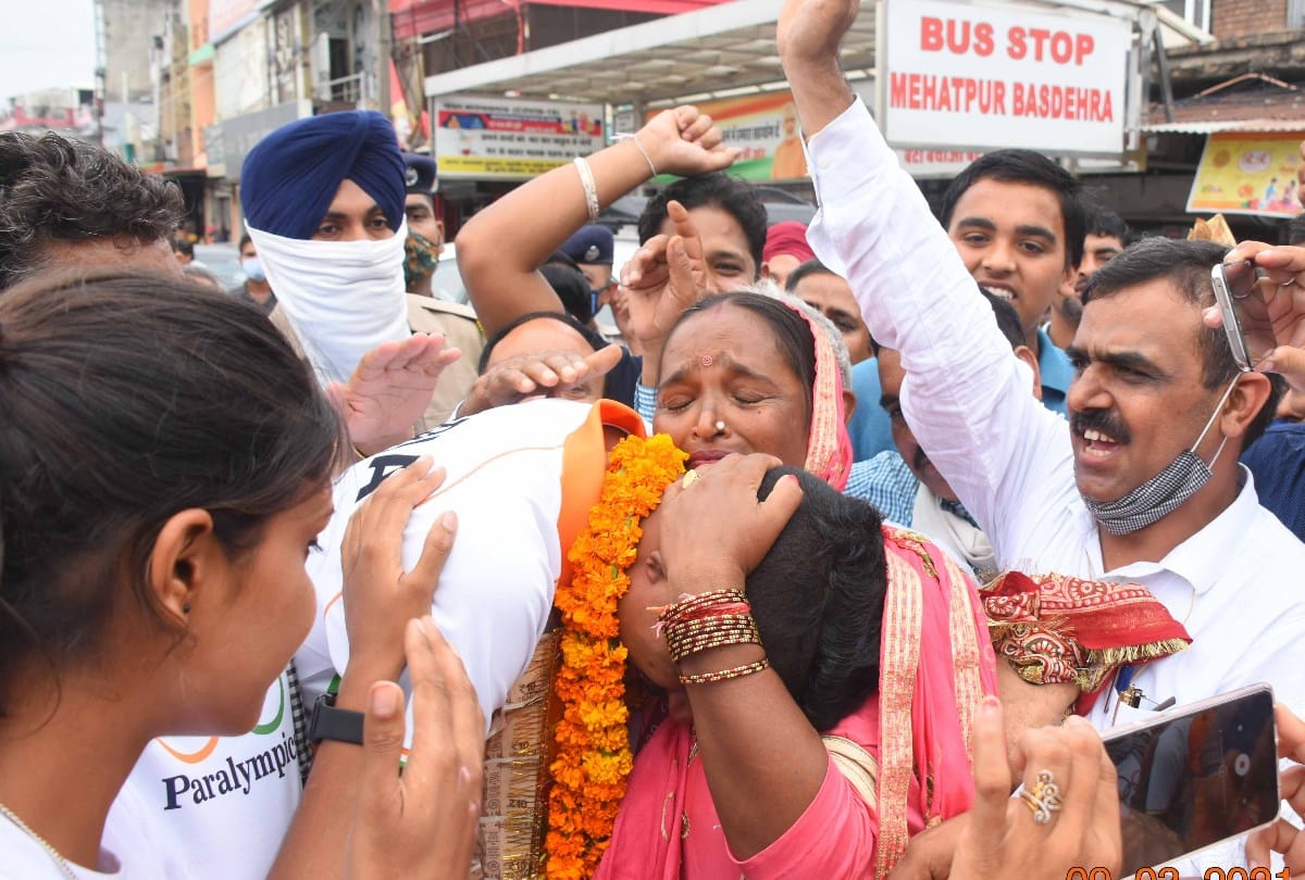 Tokyo paralympics 2020: silver medal winner Nishad kumar reached home in una amb himachal pradesh