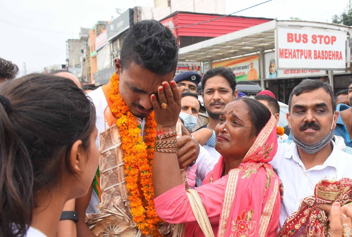 Tokyo paralympics 2020: silver medal winner Nishad kumar reached home in una amb himachal pradesh