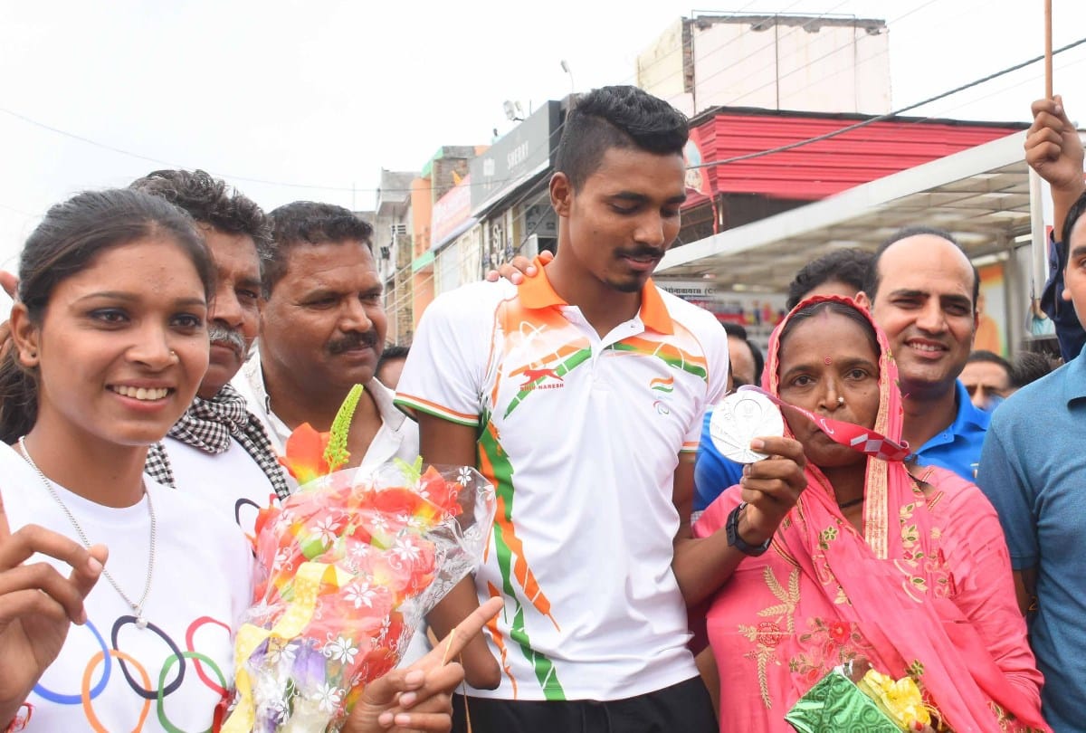 Tokyo paralympics 2020: silver medal winner Nishad kumar reached home in una amb himachal pradesh