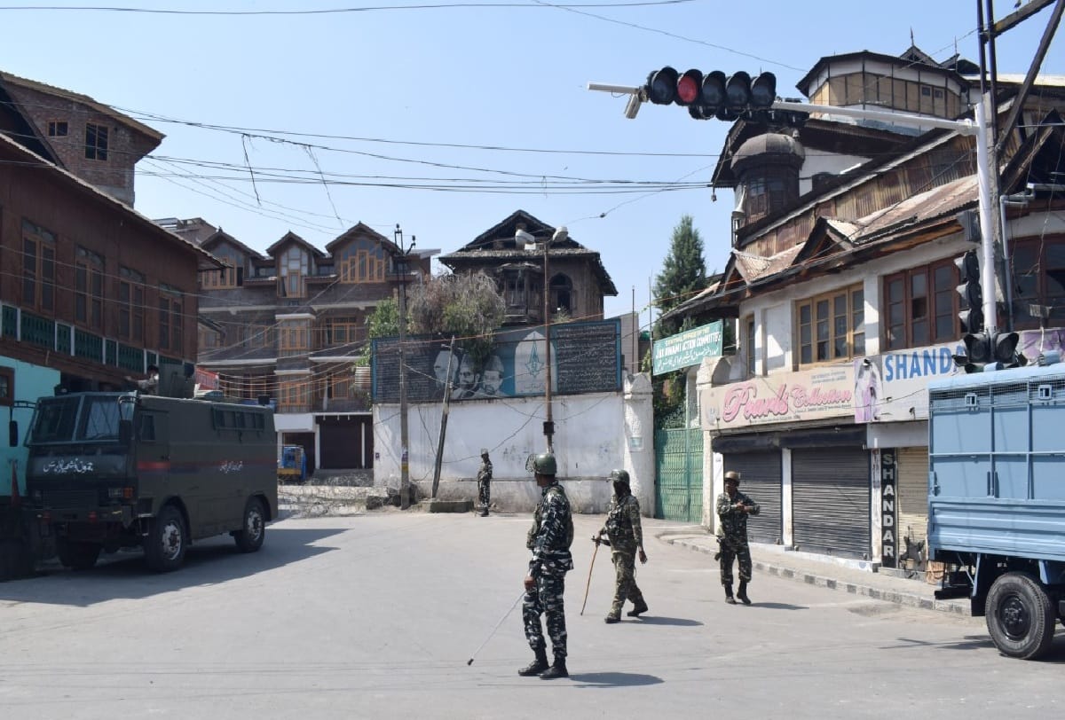 Strict restrictions communication blockade continue on second consecutive day across Kashmir valley after geelanis death