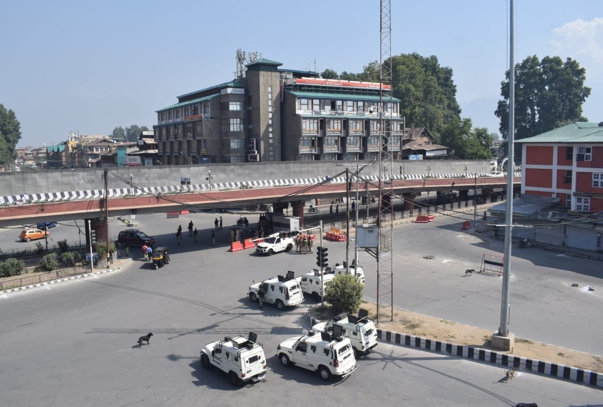 Strict restrictions communication blockade continue on second consecutive day across Kashmir valley after geelanis death
