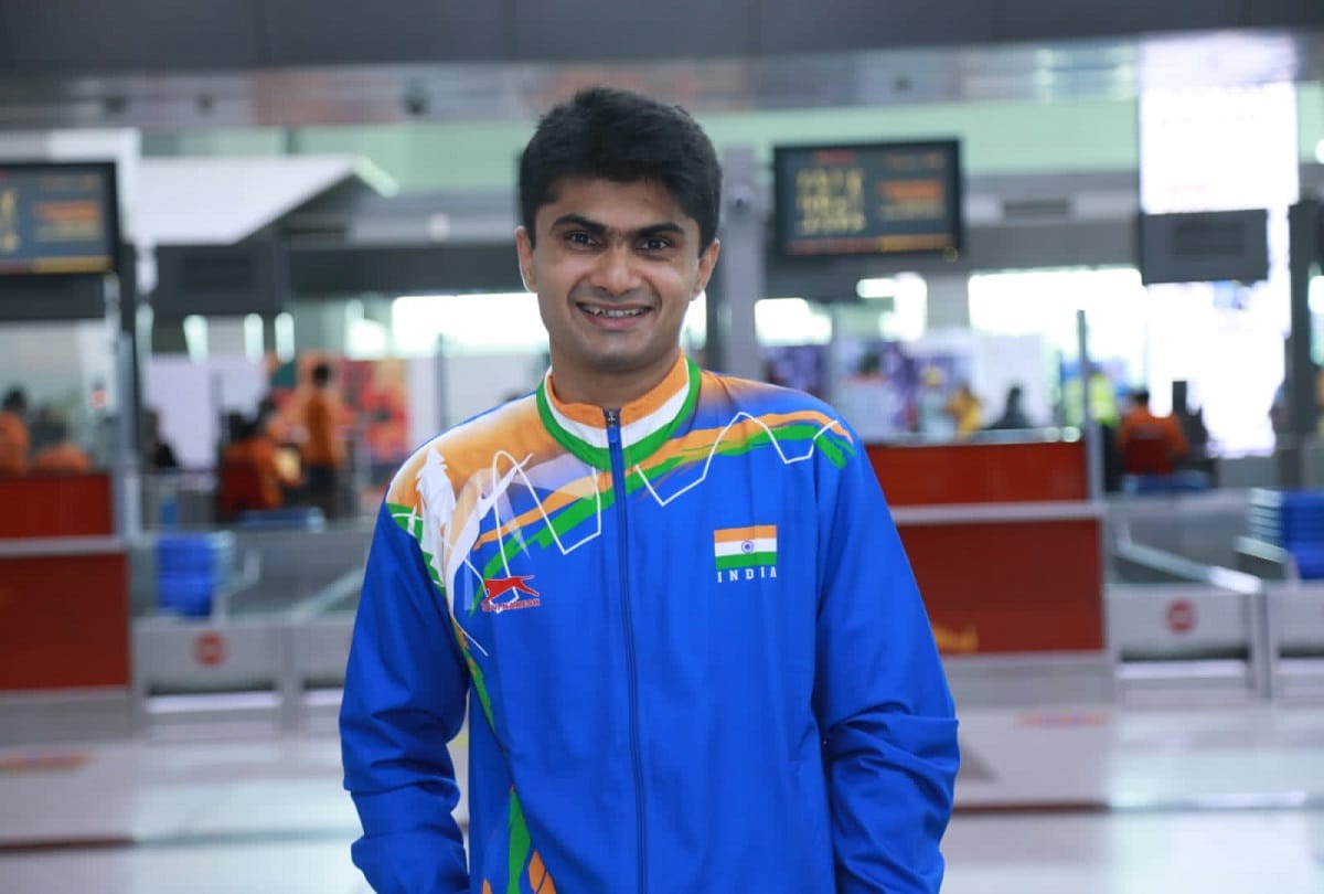 Paralympic medalist ias Suhas gets emotional remembering his father