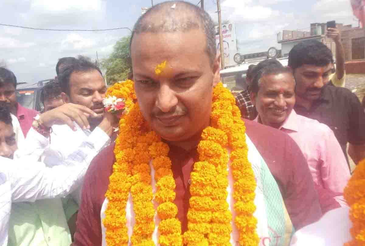 Case of slapping SP: BJYM state president gave clean chit to Etawah district president