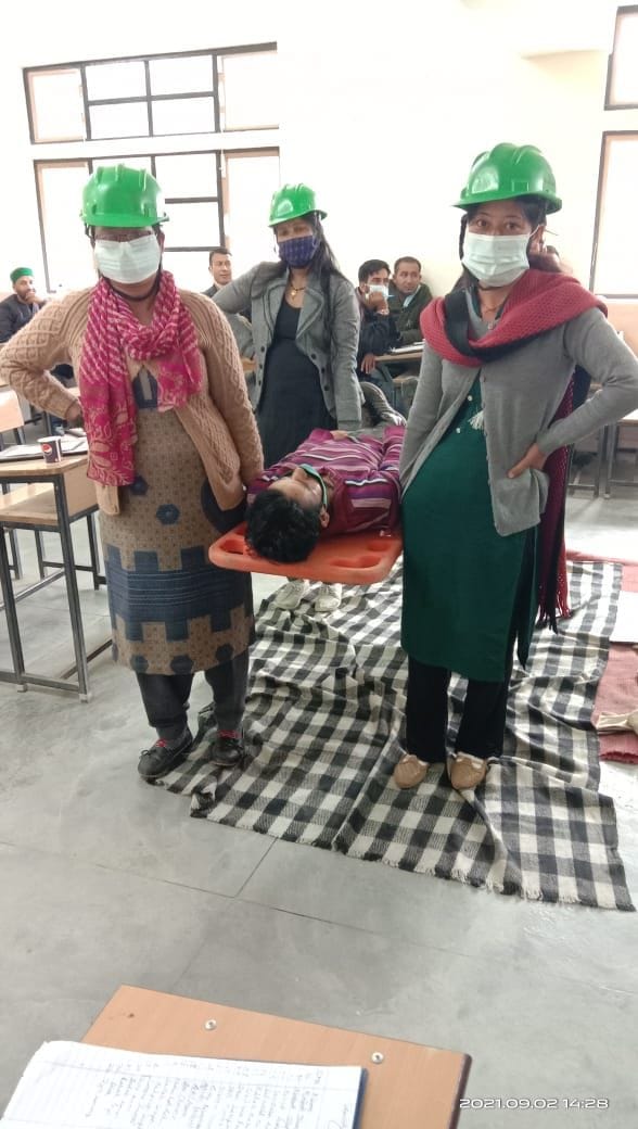 people educate to  face ntural climity in moorang kinnaur