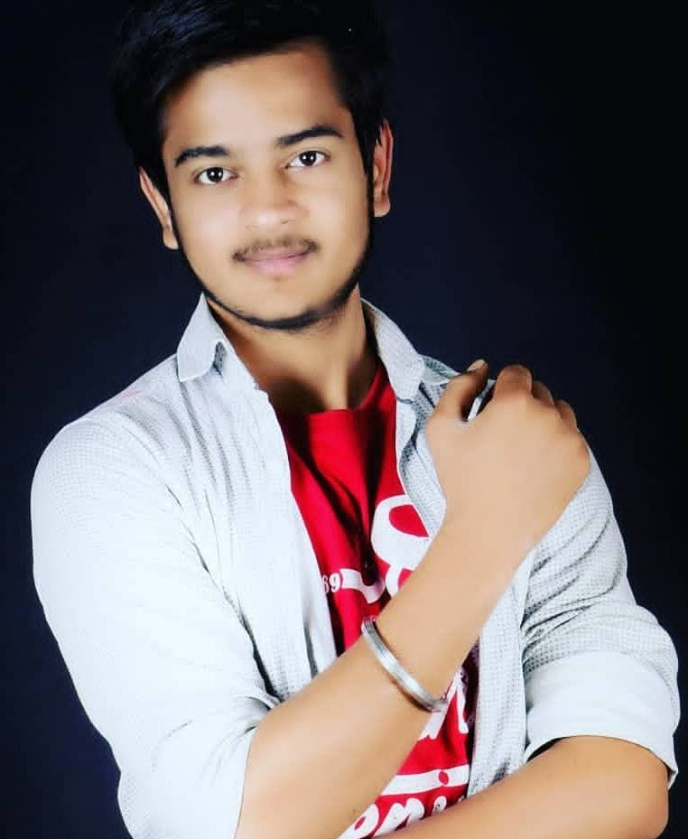 The only son died in a road accident, three miscreants in a car robbed the family members coming to collect the dead body